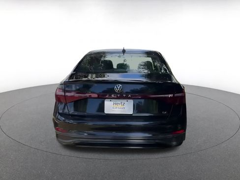 Used 2025 Volkswagen Jetta SE image 7