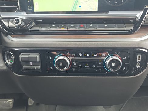 Used 2025 GMC Sierra 1500 SLT image 24