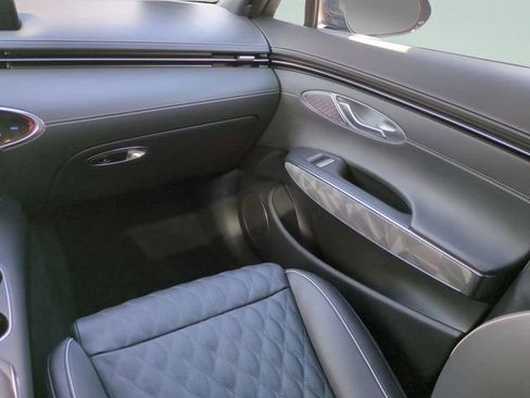 Certified 2025 Genesis GV70 3.5T Sport w/ Sport Advanced Package image 11