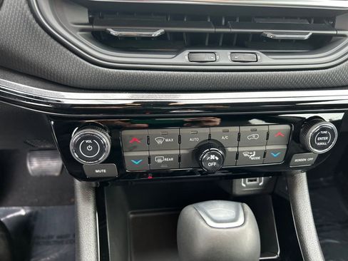 New 2026 Jeep Compass Limited image 18