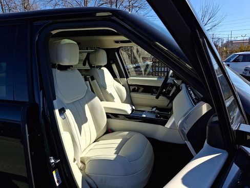 New 2026 Land Rover Range Rover Long Wheelbase SE image 3