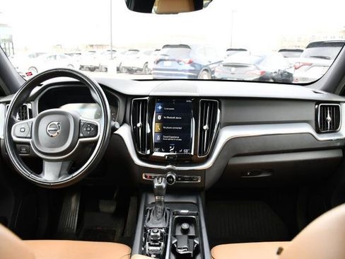 Used 2019 Volvo XC60 T6 Momentum w/ Multimedia Package image 17