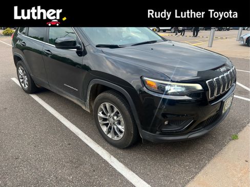 Used 2019 Jeep Cherokee Latitude Plus w/ Cold Weather Group image 1