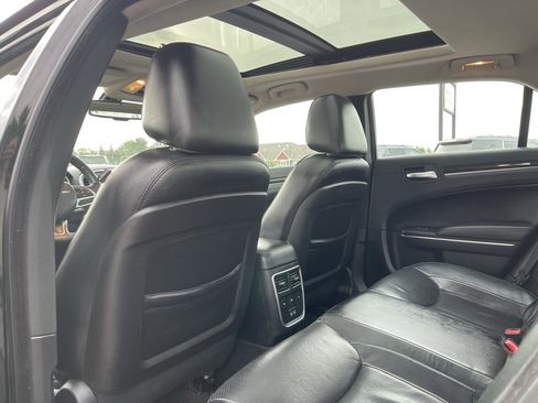 Used 2017 Chrysler 300 C image 24