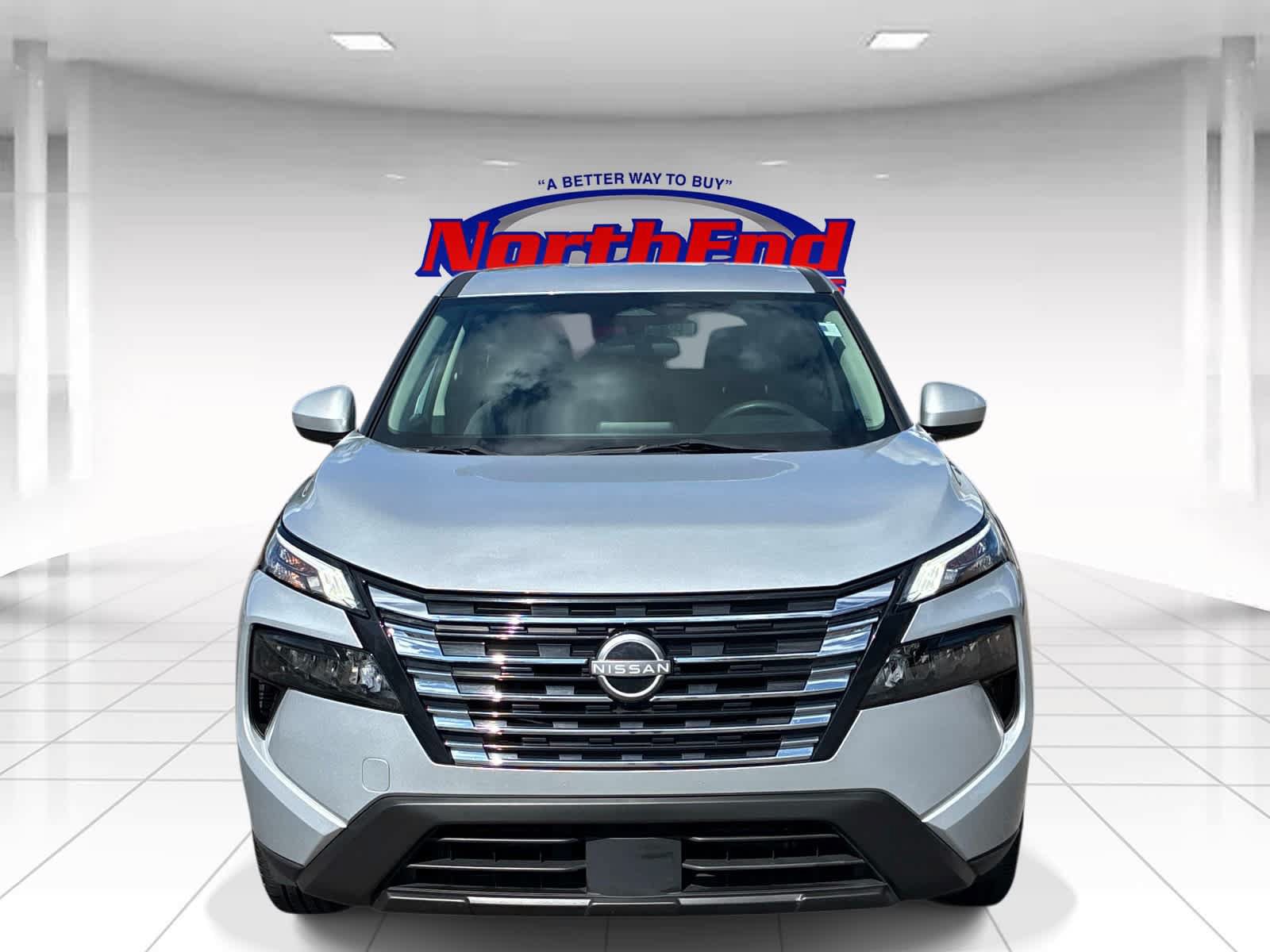 Used 2024 Nissan Rogue SV AWD/4WD image 2