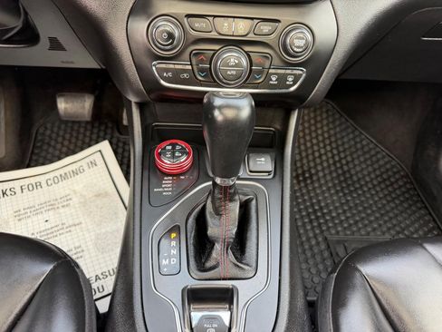 Used 2020 Jeep Cherokee Trailhawk w/ Comfort/Convenience Group image 18