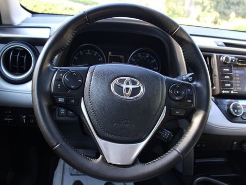 Used 2018 Toyota RAV4 XLE AWD/4WD image 20