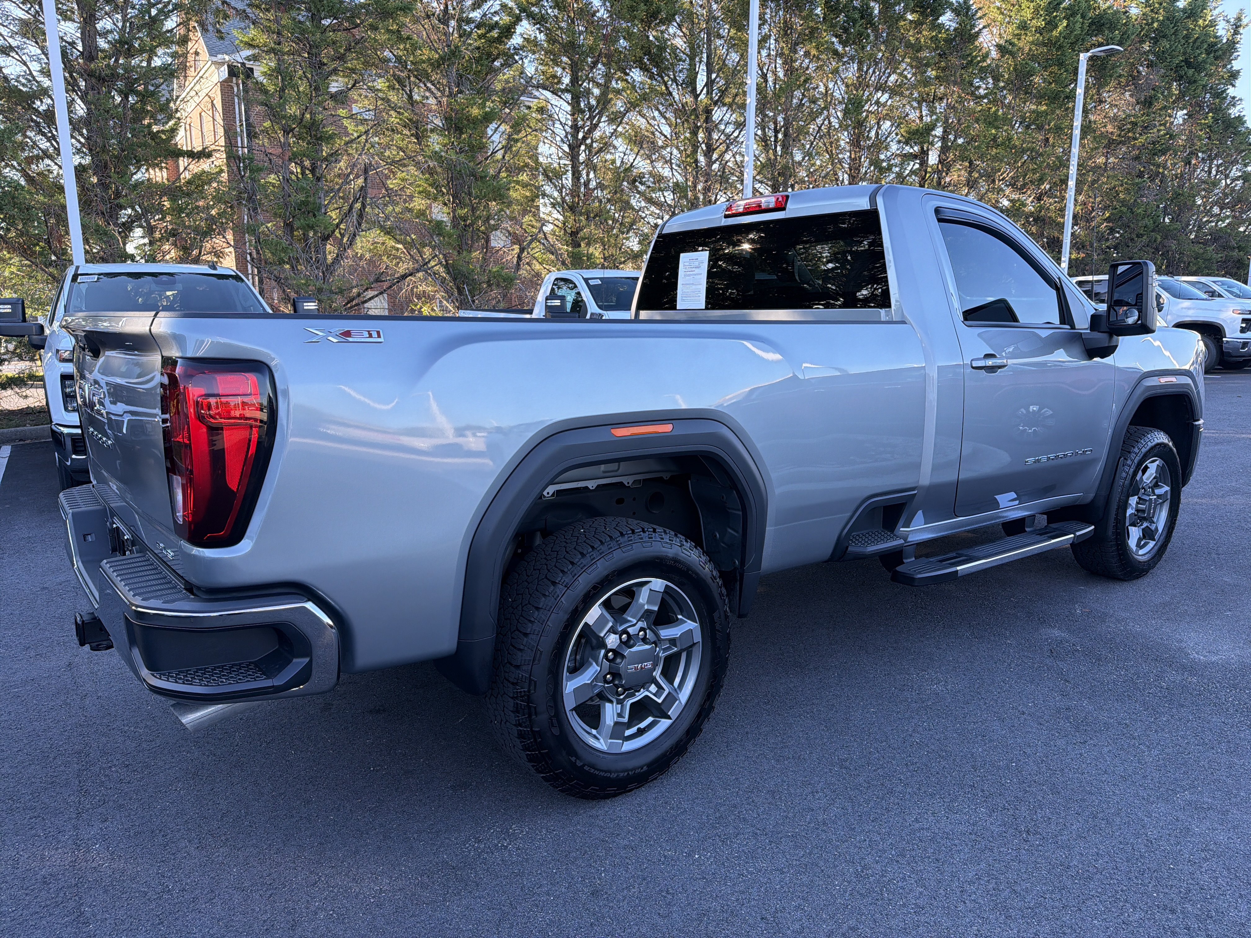 Used 2025 GMC Sierra 2500 SLE AWD/4WD image 10