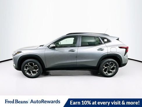 New 2026 Chevrolet Trax LT w/ LT Convenience Package FWD image 3