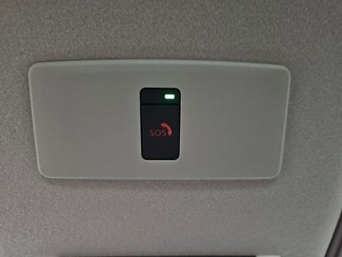 Used 2024 Nissan Versa SR w/ Trunk Package image 18