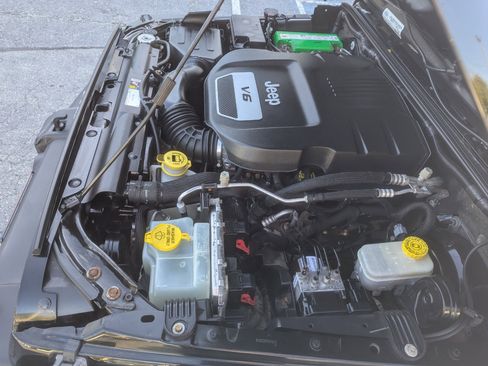 Used 2015 Jeep Wrangler Unlimited Sport w/ Quick Order Package 24S image 46