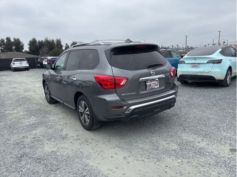 Used 2020 Nissan Pathfinder S image 3