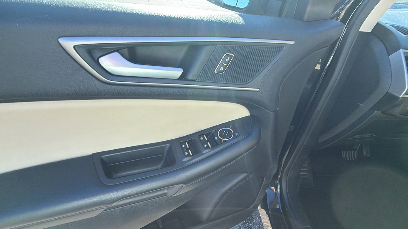Used 2024 Ford Edge SEL AWD/4WD image 15