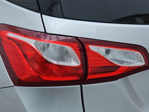 Used 2018 Chevrolet Equinox LT image 39