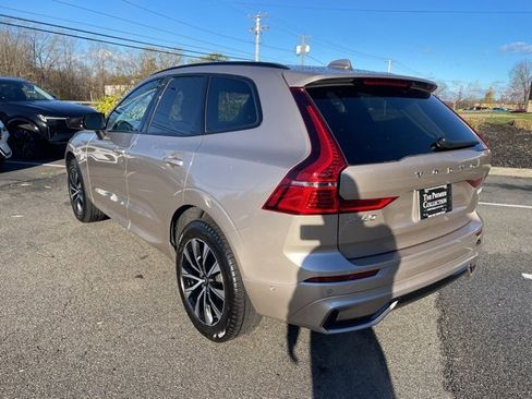 Certified 2025 Volvo XC60 B5 Plus image 2