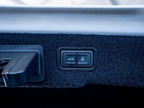 Used 2020 Audi S8 L w/ S8 Executive Package image 65