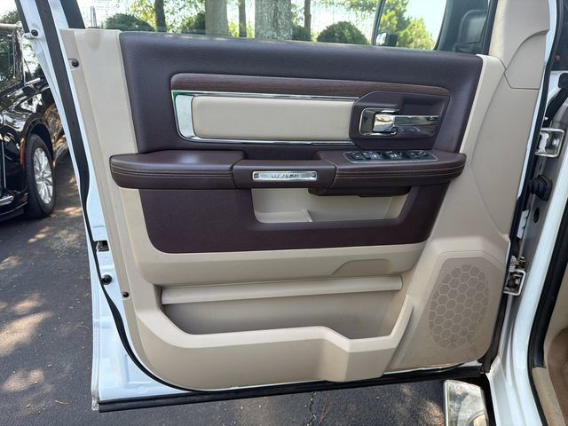 Used 2017 RAM 1500 Laramie AWD/4WD image 10