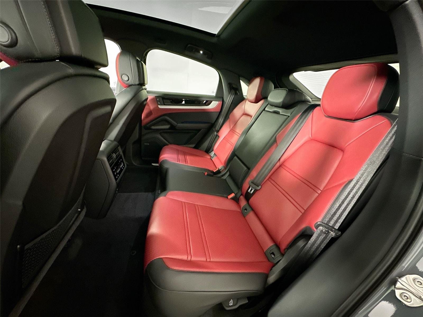 Certified 2026 Porsche Cayenne Coupe AWD/4WD image 26