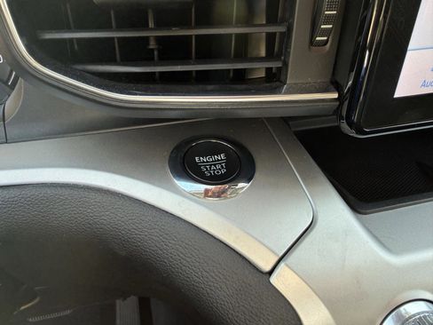 Used 2022 Ford Explorer XLT w/ Equipment Group 202A image 24