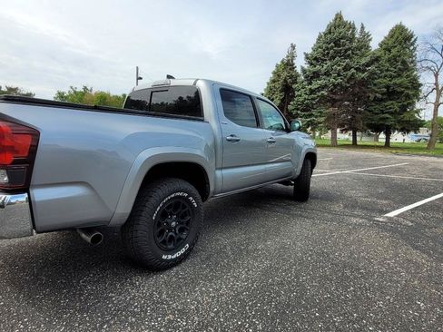 Used 2020 Toyota Tacoma SR5 AWD/4WD image 7
