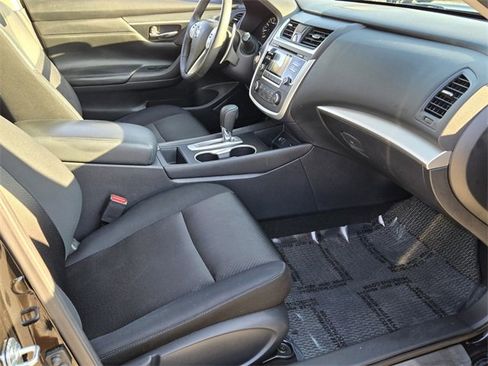 Used 2017 Nissan Altima 3.5 SR w/ Interior Lighting Package image 16