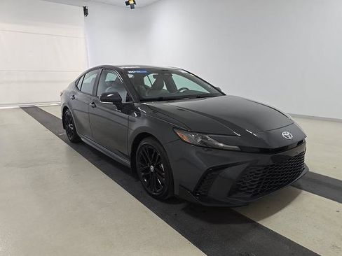 Used 2025 Toyota Camry SE w/ Convenience Package FWD image 8
