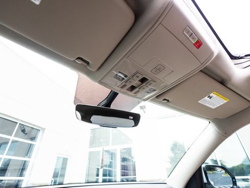 Used 2021 Volkswagen Atlas SE w/ Panoramic Sunroof Package FWD image 37