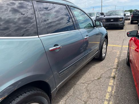 Used 2009 Chevrolet Traverse LT FWD image 17