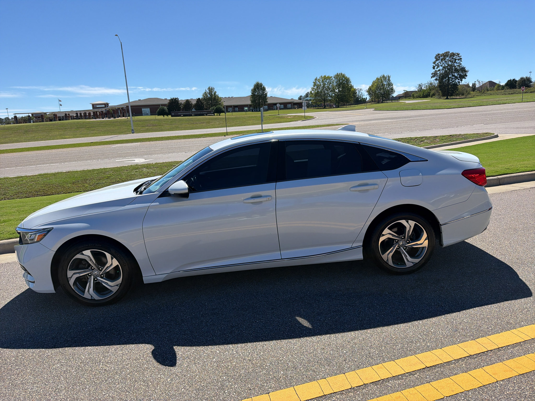 Used 2018 Honda Accord EX-L image 10