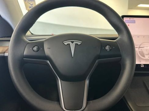 Used 2023 Tesla Model Y AWD image 26