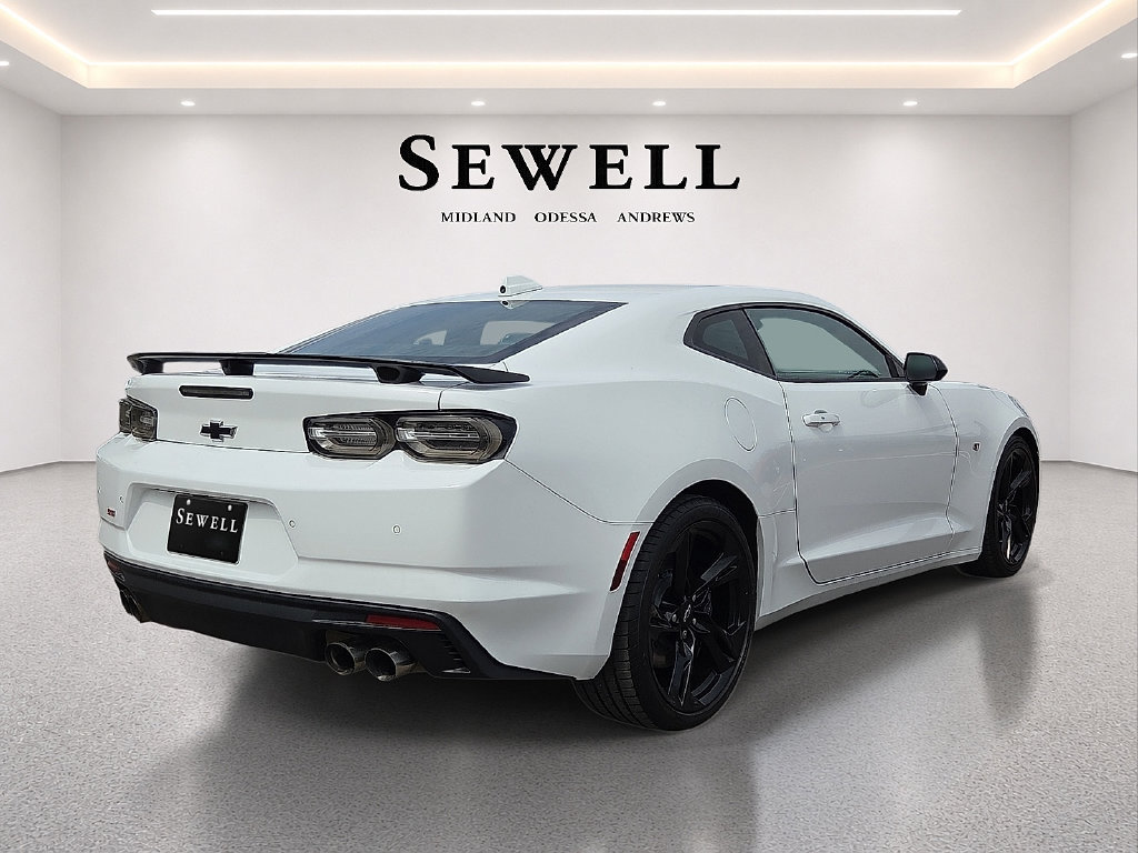 Used 2020 Chevrolet Camaro SS RWD image 4