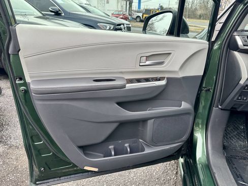 Used 2022 Toyota Sienna XLE image 11