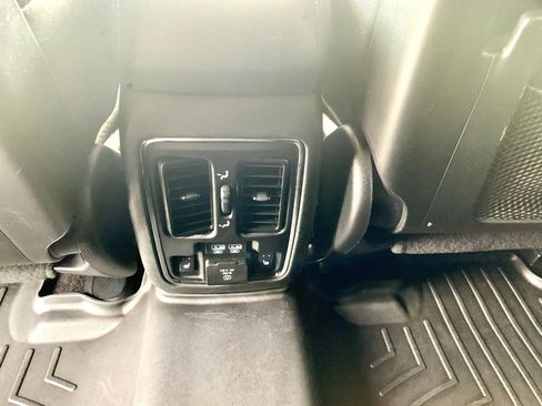 Used 2018 Jeep Grand Cherokee Limited image 22