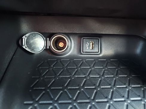 Used 2025 Toyota RAV4 XLE w/ Convenience Package FWD image 24