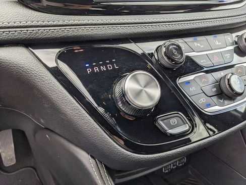 Used 2025 Chrysler Pacifica Limited image 29