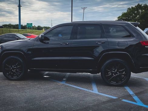 Used 2021 Jeep Grand Cherokee Laredo X AWD/4WD image 7