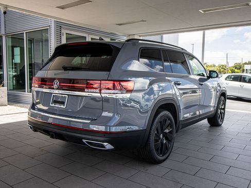 New 2026 Volkswagen Atlas SE FWD image 2