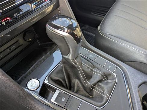 Used 2023 Volkswagen Tiguan SE R-Line image 11