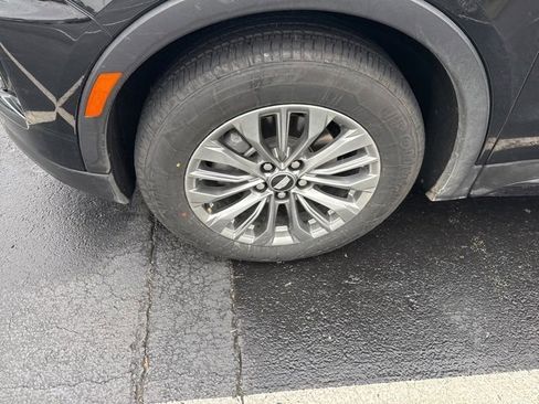 Used 2025 Cadillac XT4 Premium Luxury image 5