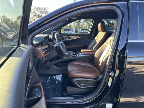 Used 2022 Lincoln Nautilus Reserve w/ Equipment Group 201A image 10