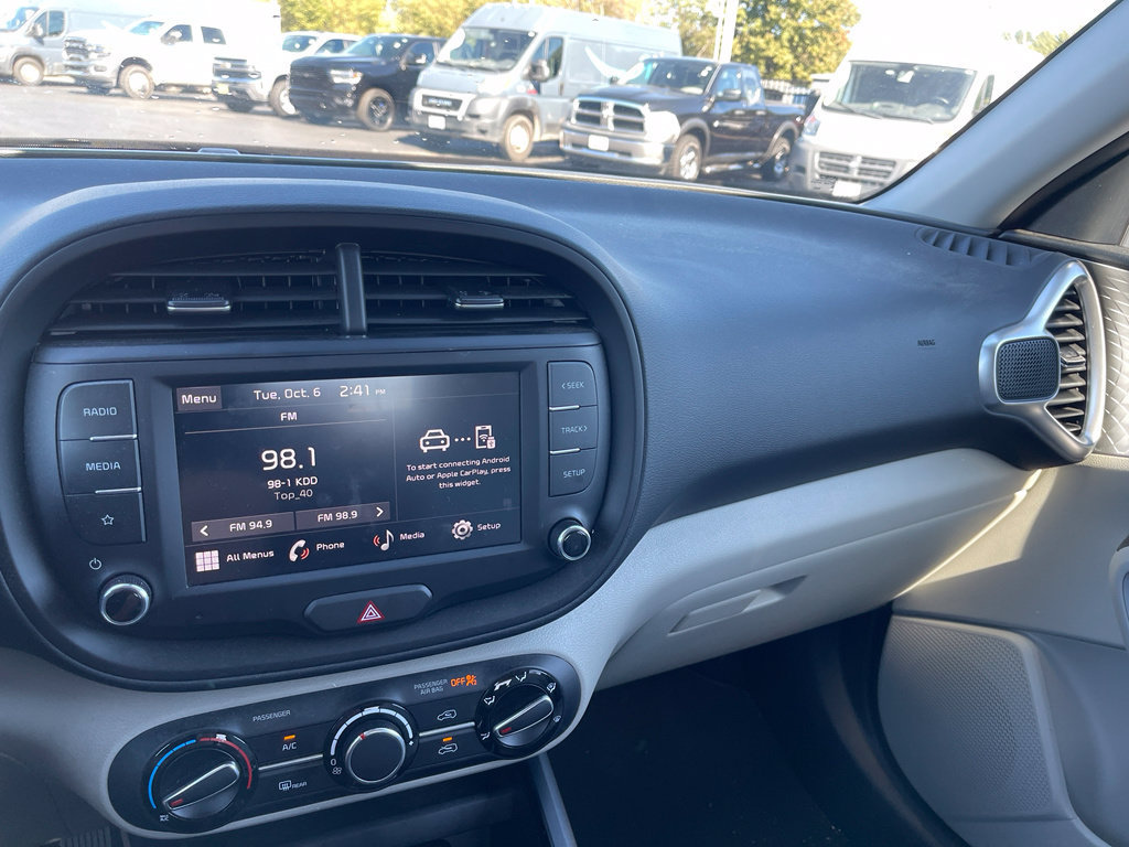 Used 2025 Kia Soul LX FWD image 13