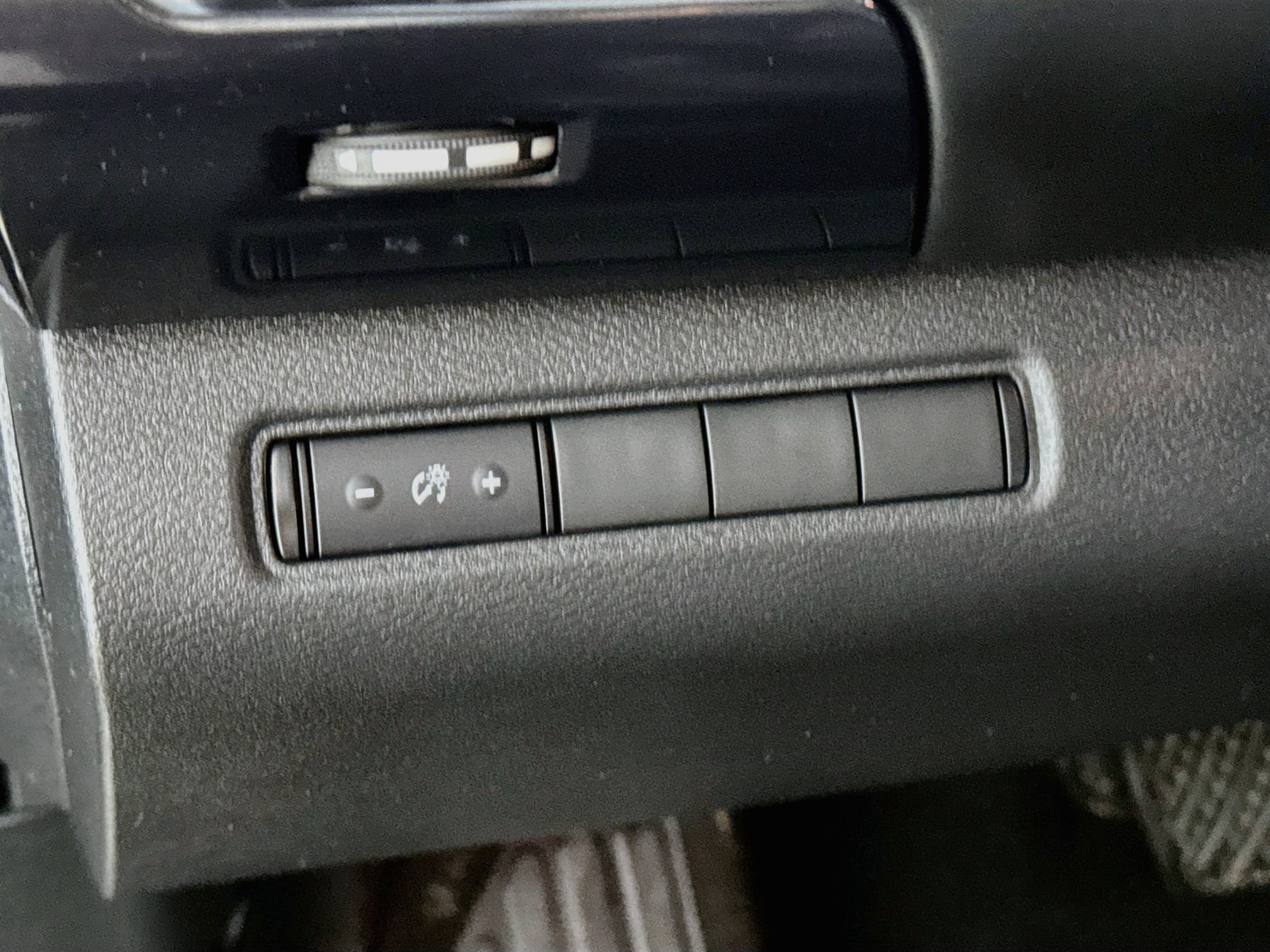 Used 2024 Nissan Pathfinder S AWD/4WD image 12