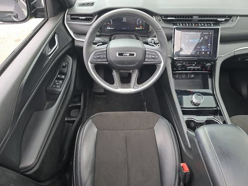 Used 2023 Jeep Grand Cherokee Altitude AWD/4WD image 22