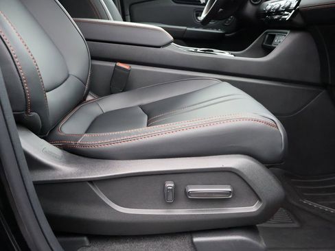 Certified 2025 Honda Pilot TrailSport image 10