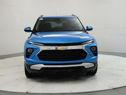 Used 2025 Chevrolet TrailBlazer LT image 2