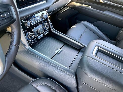 Used 2022 GMC Yukon XL Denali image 15