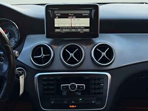 Used 2014 Mercedes-Benz CLA 250 4MATIC image 17