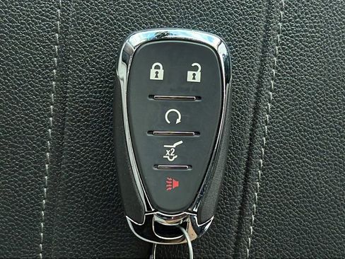 Used 2023 Chevrolet Traverse LT FWD image 22