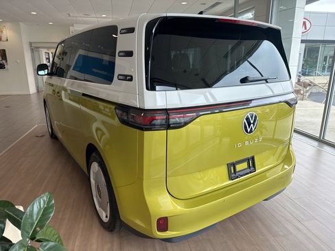 New 2025 Volkswagen ID. Buzz 1st Edition image 3
