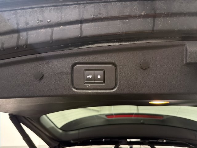 Used 2022 Nissan Pathfinder Platinum w/ Cargo Package AWD/4WD image 32